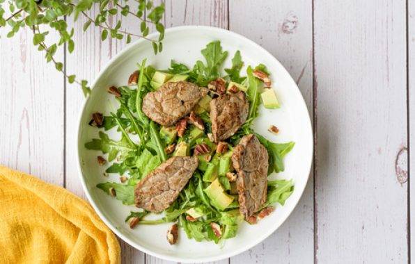 Biefstuk salade met avocado koolhydraatarm recept