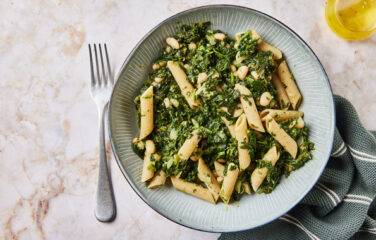 Pasta pesto met spinazie en witte bonen. Heerlijk en verantwoord eten tijdens een koolhydraatarm dieet.