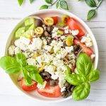 Griekse salade met gietenkaas