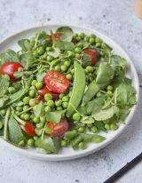 Groene salade met erwten en munt bij detox dieet