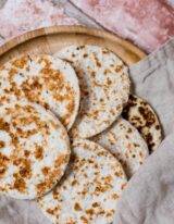 Keto Brood volgens koolhydraatarm recept voor Flatbread met kokosmeel en psylliumvezel