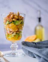 Heerlijke kipcocktail met avocado, sinaasappel en walnoten. Ideaal als voorgerecht tijdens een koolhydraatarm dieet.