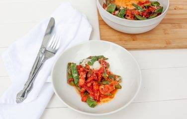 Snijbonen ovenschotel met spek, tomatensaus en mozzarella recept uit koolhydraatarm kookboek